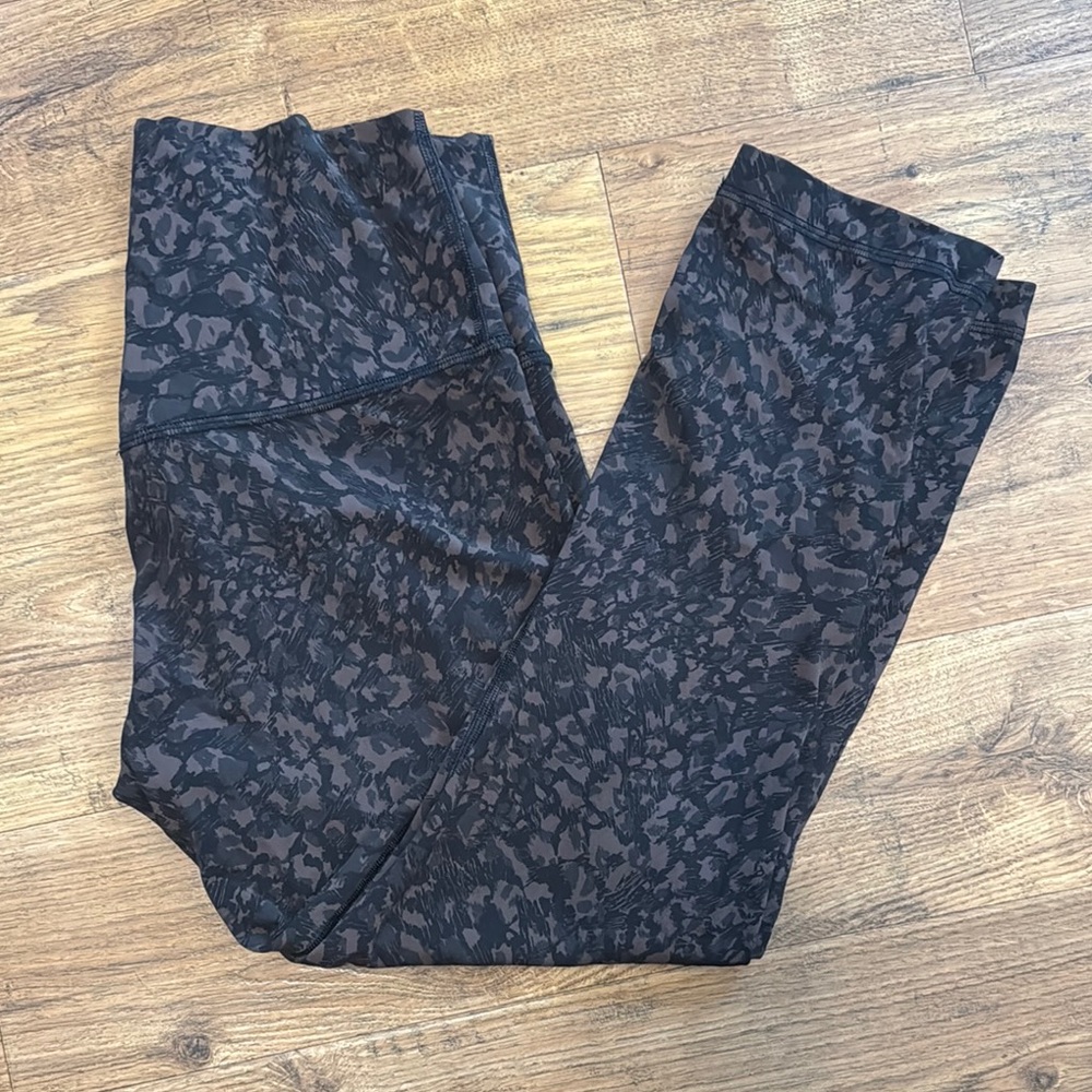 Like New Lululemon align crops Nulu